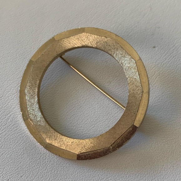 Brooch circle textured - Picture 4 of 7